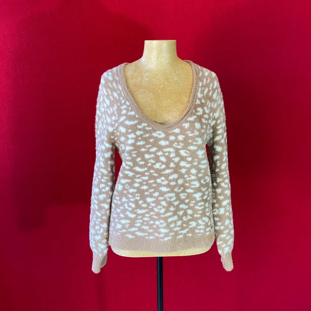 Abercrombie & Fitch Cream and Brown V-Neck Sweater. Size M